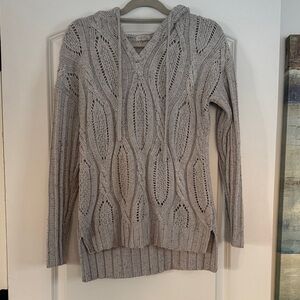 Cupio Women's V-Neck Sweater in Light Gray